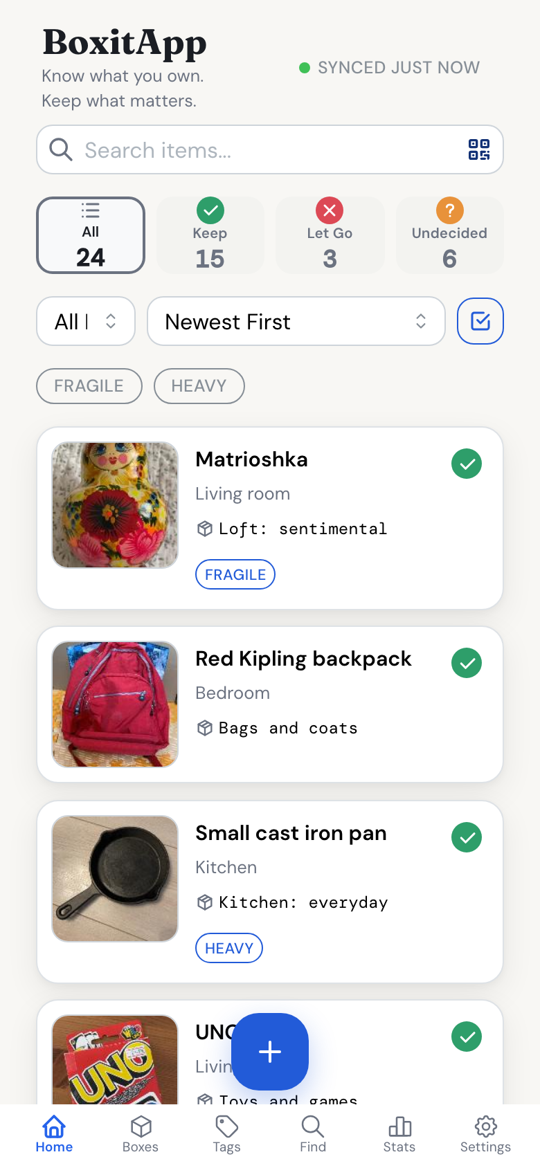 The item list on a phone, each card showing the item's photo, its room and the box it is packed in